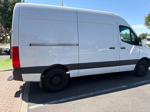 Used 2025 Mercedes-Benz Sprinter 2500 image 10