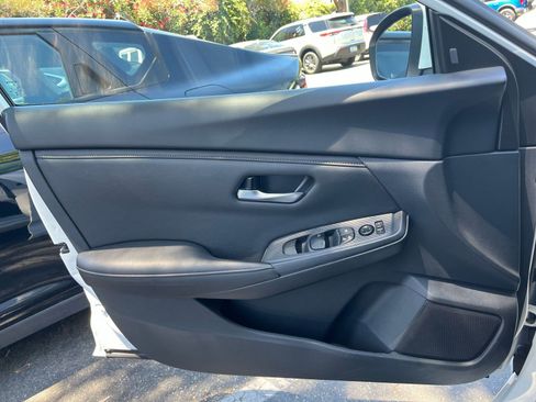 Used 2025 Nissan Sentra SV FWD image 18