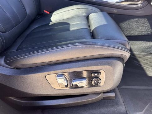 Used 2022 BMW X7 xDrive40i w/ M Sport Package image 15