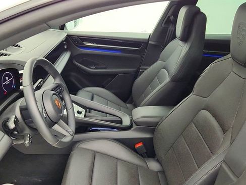 Used 2025 Porsche Macan 4 Electric image 22