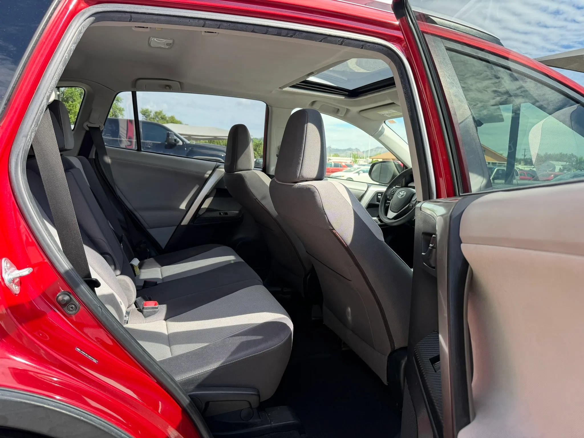 Used 2013 Toyota RAV4 XLE AWD/4WD image 27