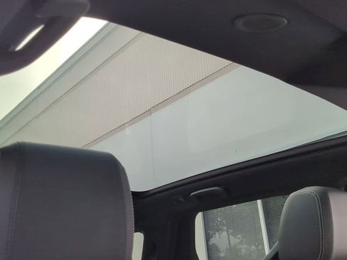 Certified 2025 Land Rover Discovery Sport Dynamic SE image 19