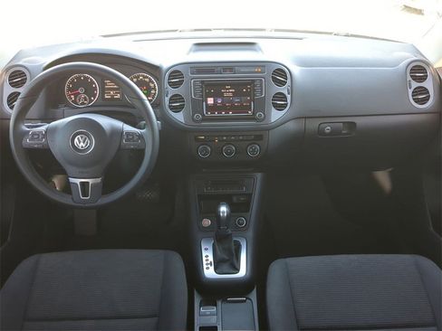 Used 2017 Volkswagen Tiguan Limited w/ Premium Package image 16