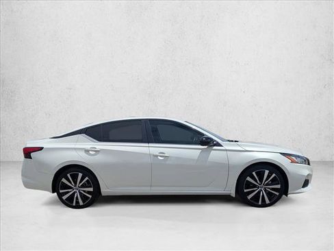 Used 2022 Nissan Altima 2.5 SR FWD image 4