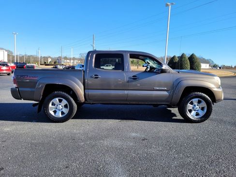 Used 2014 Toyota Tacoma 4x4 Double Cab w/ TRD Sport Package image 11