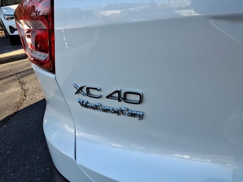 Used 2020 Volvo XC40 T4 R-Design w/ Protection Package Premier image 5