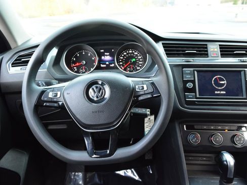Used 2021 Volkswagen Tiguan S image 22