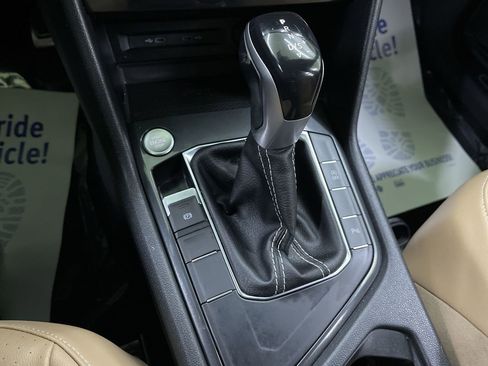 Used 2022 Volkswagen Tiguan SE R-Line FWD image 23