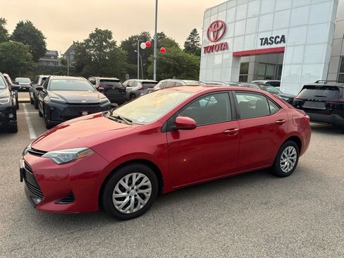 Used 2018 Toyota Corolla LE FWD image 3
