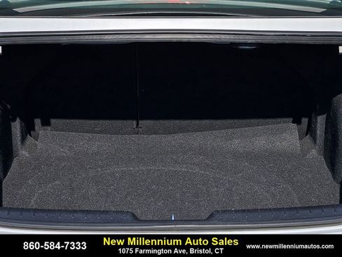 Used 2024 Hyundai Elantra Limited image 29