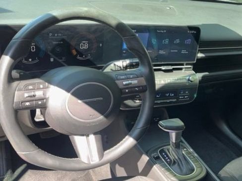 Used 2025 Hyundai Kona SEL FWD image 6