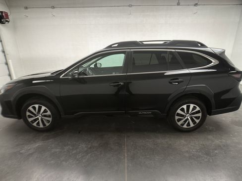 Used 2025 Subaru Outback Premium image 5