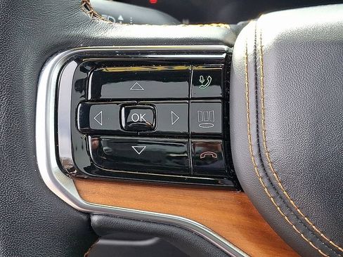 Used 2024 Jeep Grand Wagoneer L Series III AWD/4WD image 19