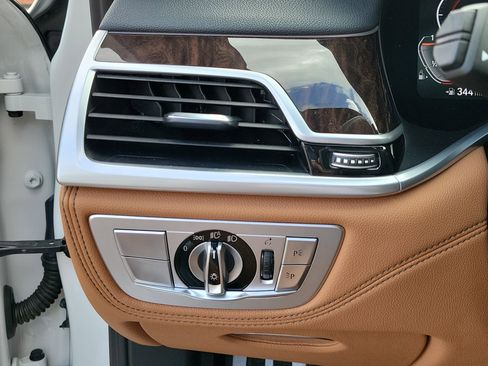 Used 2022 BMW 750i xDrive w/ M Sport Package image 19