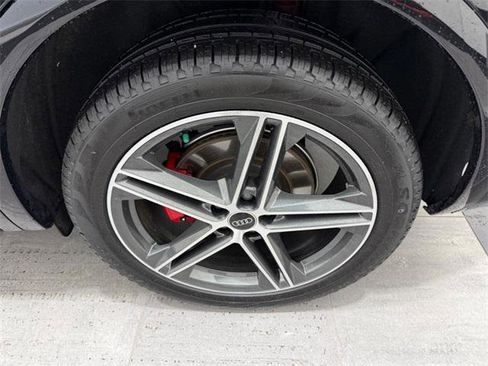 Certified 2025 Audi Q5 e Premium Plus w/ Premium Plus Package image 5