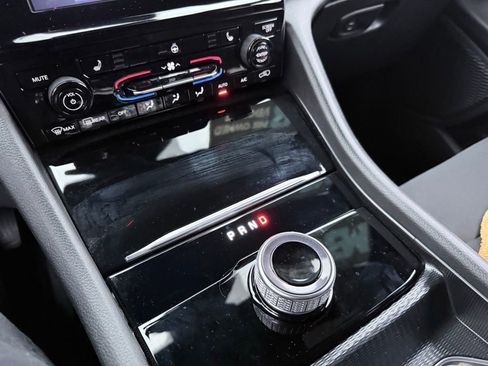 Used 2025 Jeep Grand Cherokee Laredo X w/ Luxury Tech Group I image 21