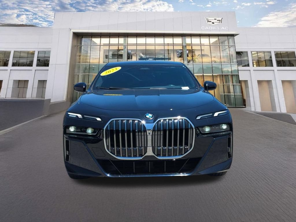 Used 2023 BMW 740i w/ Parking Assistance Package RWD image 2