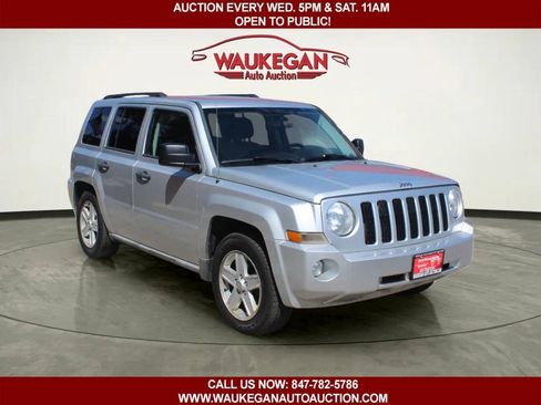 Used 2010 Jeep Patriot Sport w/ Tire & Wheel Group AWD/4WD image 2