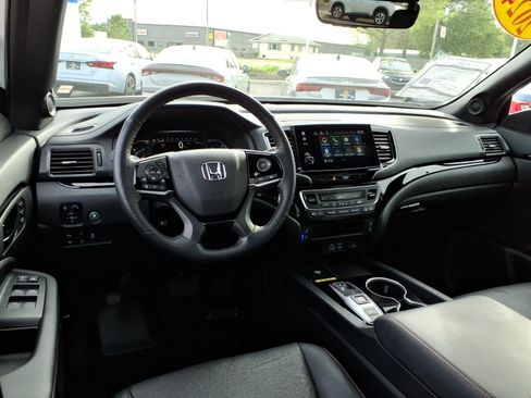Certified 2024 Honda Passport Black Edition image 6