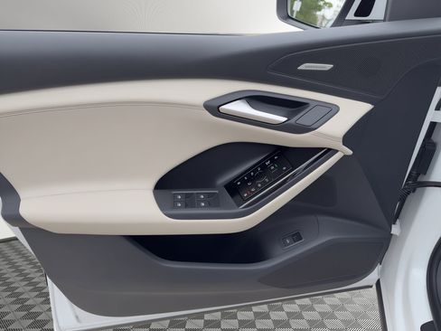 Used 2025 Audi Q6 e-tron Premium Plus w/ Premium Plus image 14