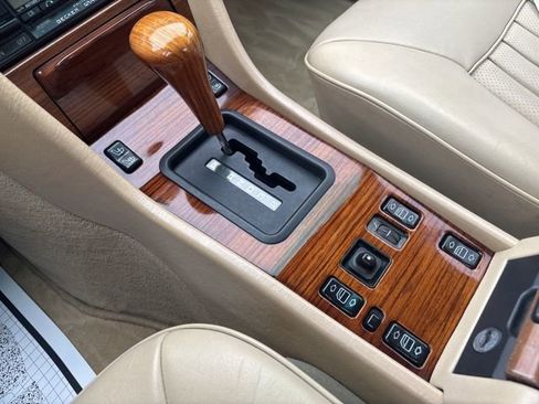 Used 1989 Mercedes-Benz 300 CE Coupe image 49