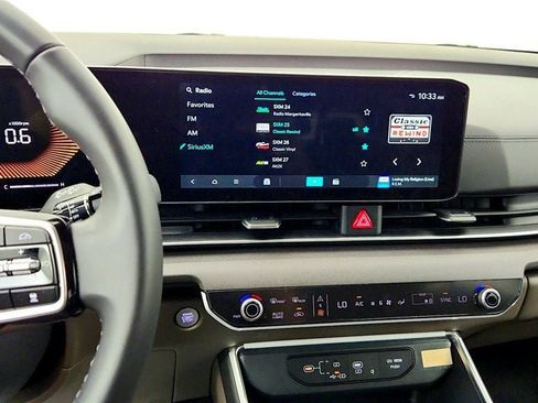 Used 2025 Kia Carnival EX FWD image 17