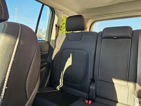 Used 2024 Jeep Grand Cherokee Laredo image 25