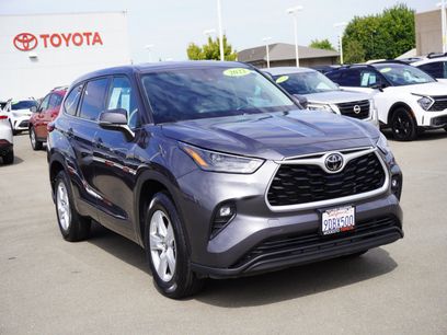 Used 2022 Toyota Highlander LE