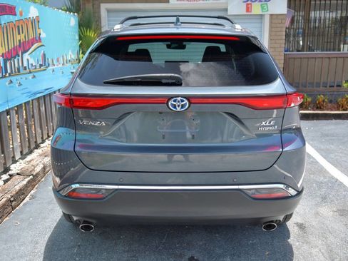 Used 2021 Toyota Venza XLE image 25