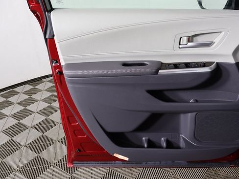 Used 2023 Toyota Sienna XLE image 22