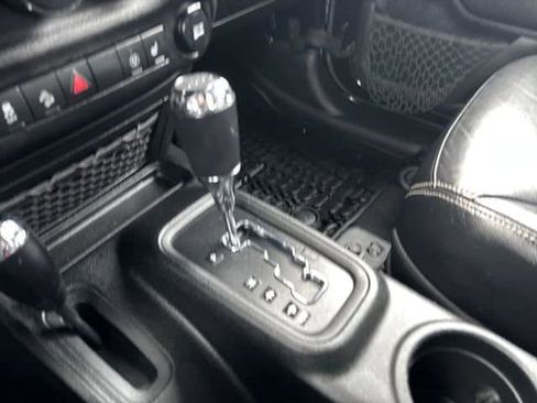 Used 2017 Jeep Wrangler Unlimited Sahara w/ Connectivity Group image 21