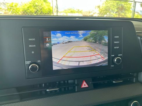 Used 2025 Kia Sportage LX FWD image 21