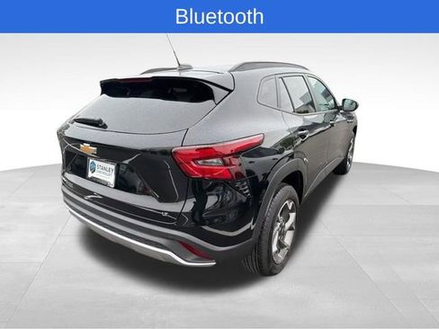 Used 2024 Chevrolet Trax LT w/ Driver Confidence Package FWD image 4