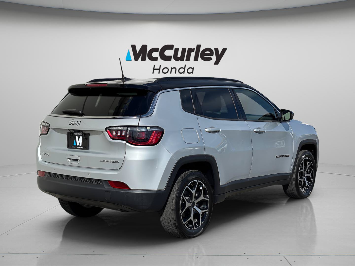 Used 2025 Jeep Compass Limited AWD/4WD image 3