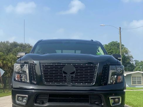 Used 2019 Nissan Titan PRO-4X image 7