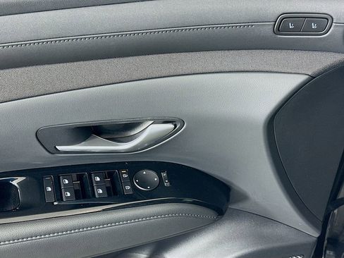 Certified 2025 Hyundai Tucson Limited FWD image 18