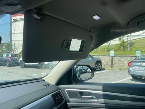 Used 2022 Volkswagen Atlas SEL R-Line image 34