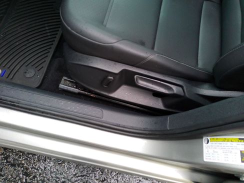 Used 2015 Volkswagen Golf TDI S FWD image 6