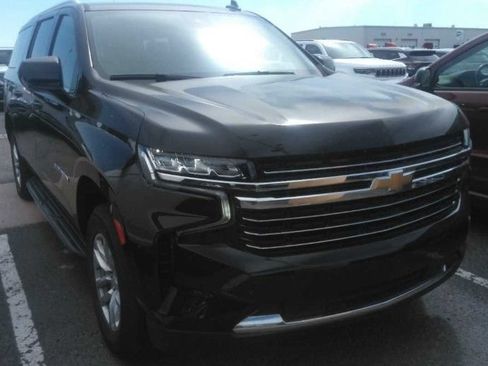 Used 2024 Chevrolet Suburban LT RWD image 6