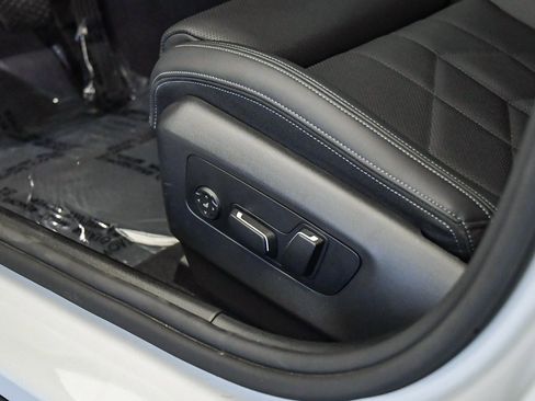 Used 2025 BMW 530i image 23