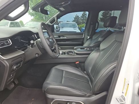 Used 2023 Jeep Wagoneer Series III w/ Premium Group I AWD/4WD image 10