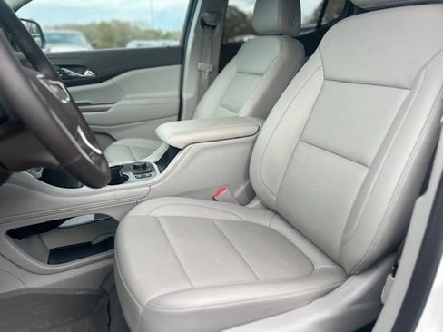 Used 2023 GMC Acadia SLT w/ Preferred Package image 12