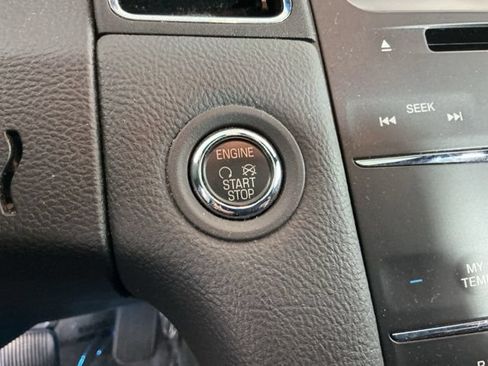 Used 2013 Ford Taurus SEL FWD image 24