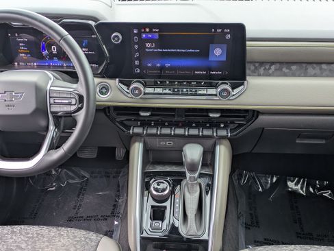 Used 2024 Chevrolet Colorado ZR2 w/ Technology Package AWD/4WD image 16