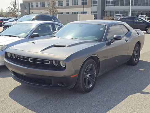 Used 2020 Dodge Challenger SXT image 6