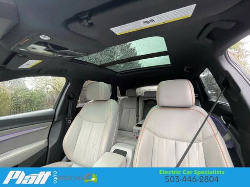 Used 2022 Audi e-tron Chronos w/ Chronos Package image 40