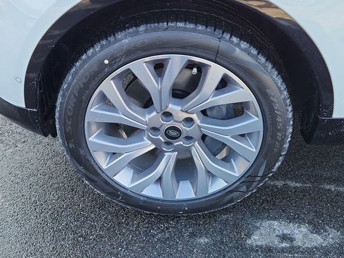 New 2026 Land Rover Discovery Limited Edition image 9