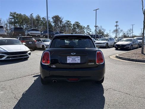 Used 2017 MINI Cooper 4-Door Hardtop image 6