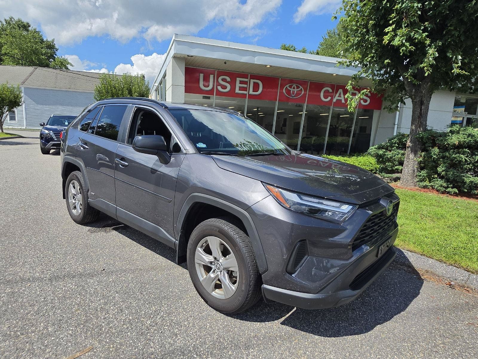 Used 2024 Toyota RAV4 LE AWD/4WD image 1