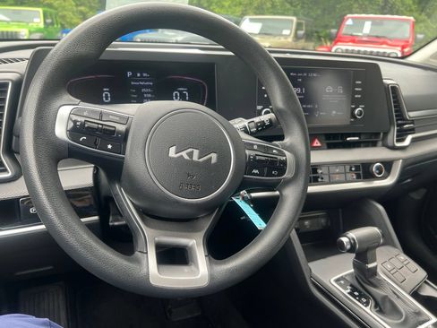 Used 2024 Kia Sportage LX AWD/4WD image 30